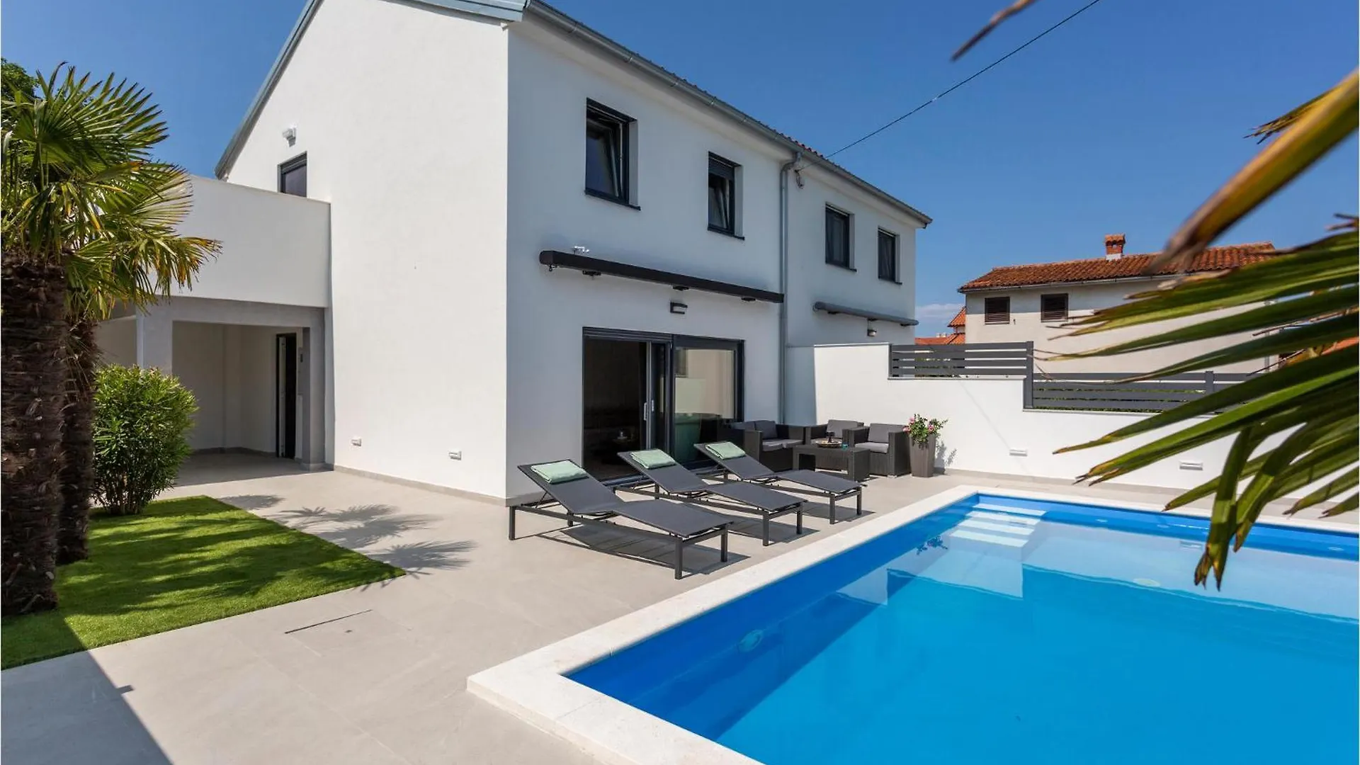 Beautiful Home In Njivice With Kitchen contacts